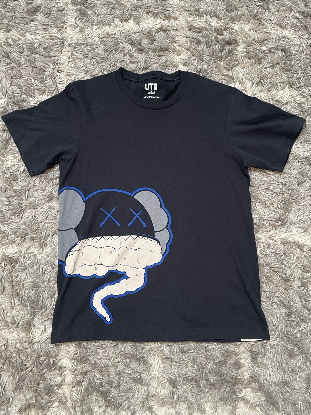 Uniqlo Kaws UT Short Sleeve Graphic T-Shirt Size M Black Tornado Cloud